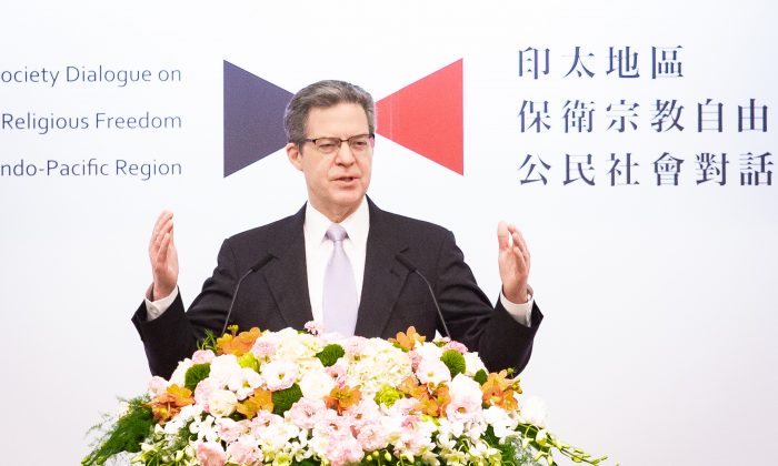 Đại sứ Mỹ kêu gọi chấm dứt cuộc đàn áp Pháp Luân Công tại Trung Quốc